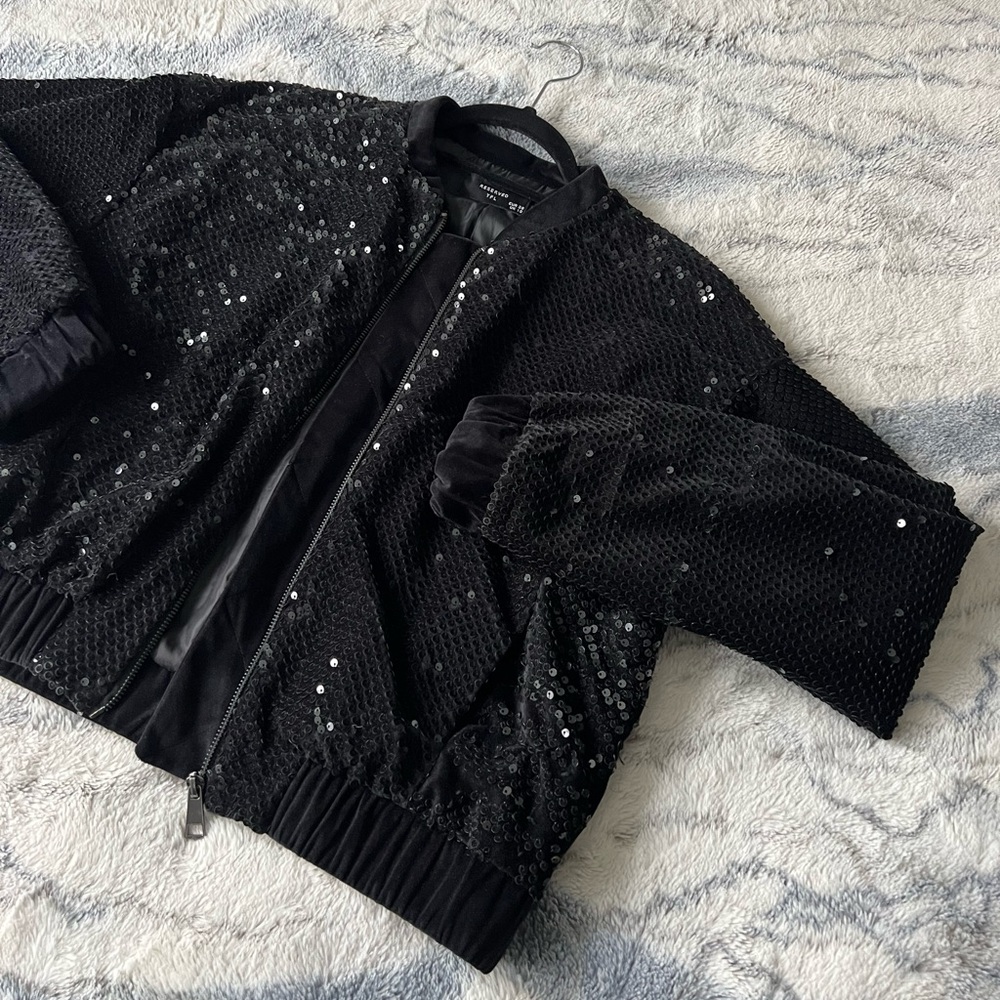 Beautiful shiny jacket - Picture 6 of 6